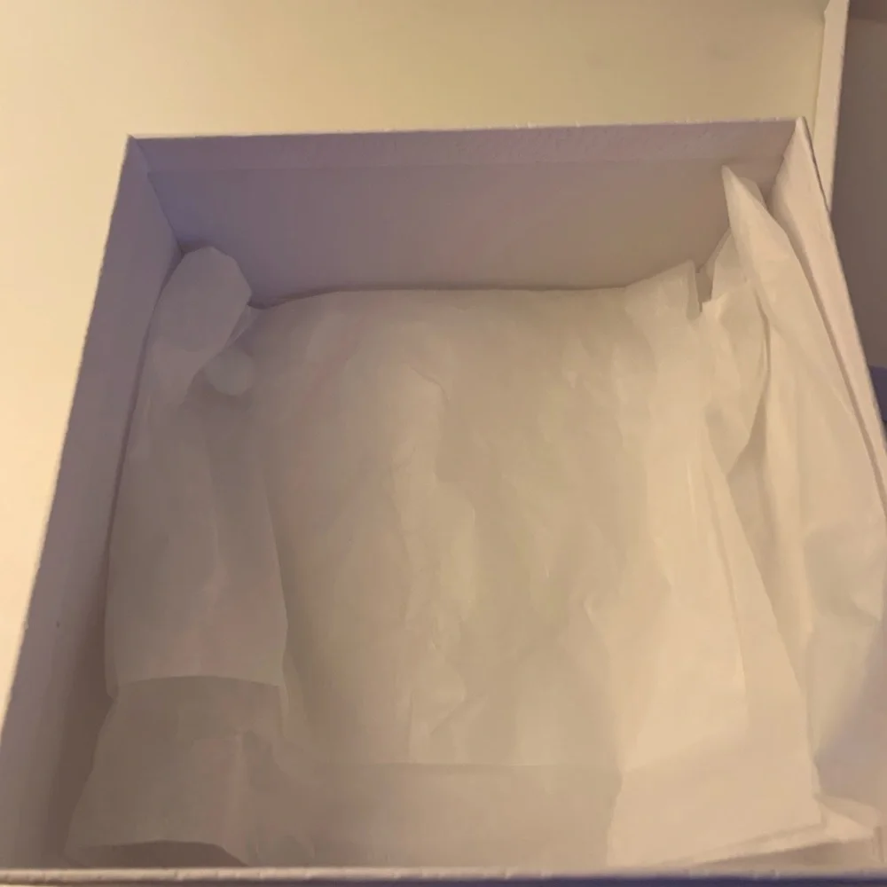 Dior Box with Gold Logo - Picture 7 of 7